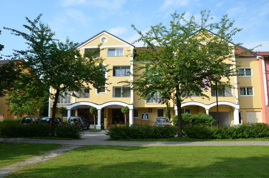 Aparthotel Christine Bad Fussing Exterior photo